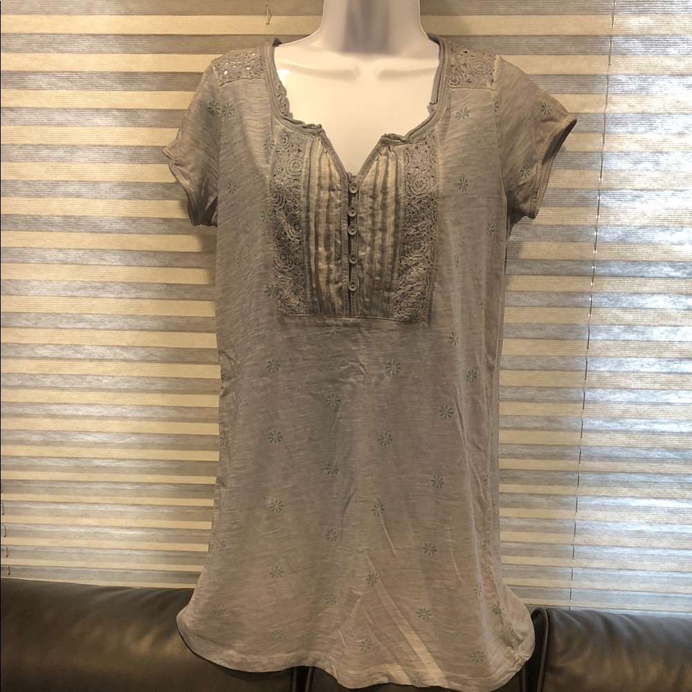 Embroidered Short-Sleeve Tee dress in Light Gray/green